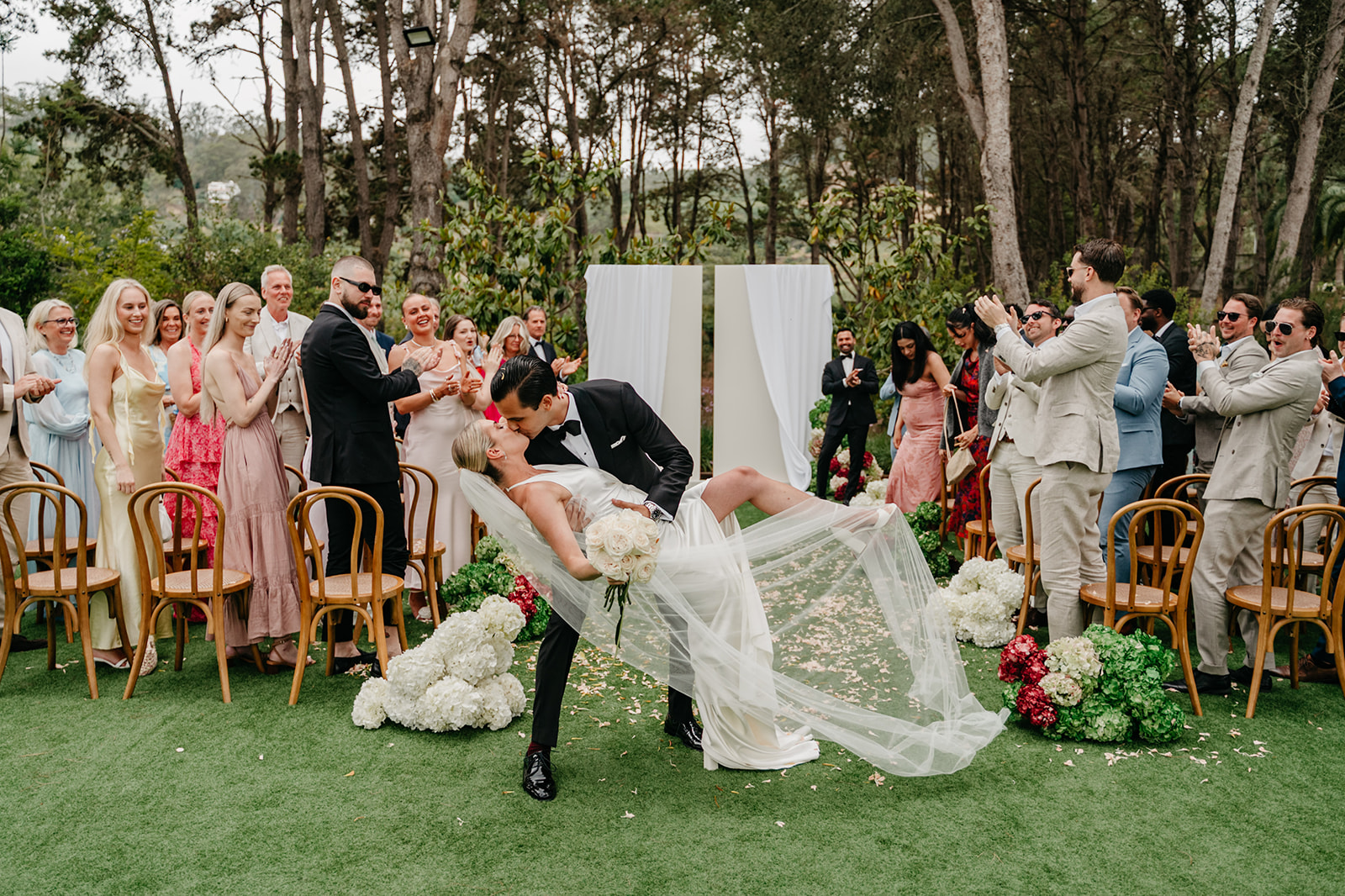 Momento espontáneo y lleno de vida de la boda