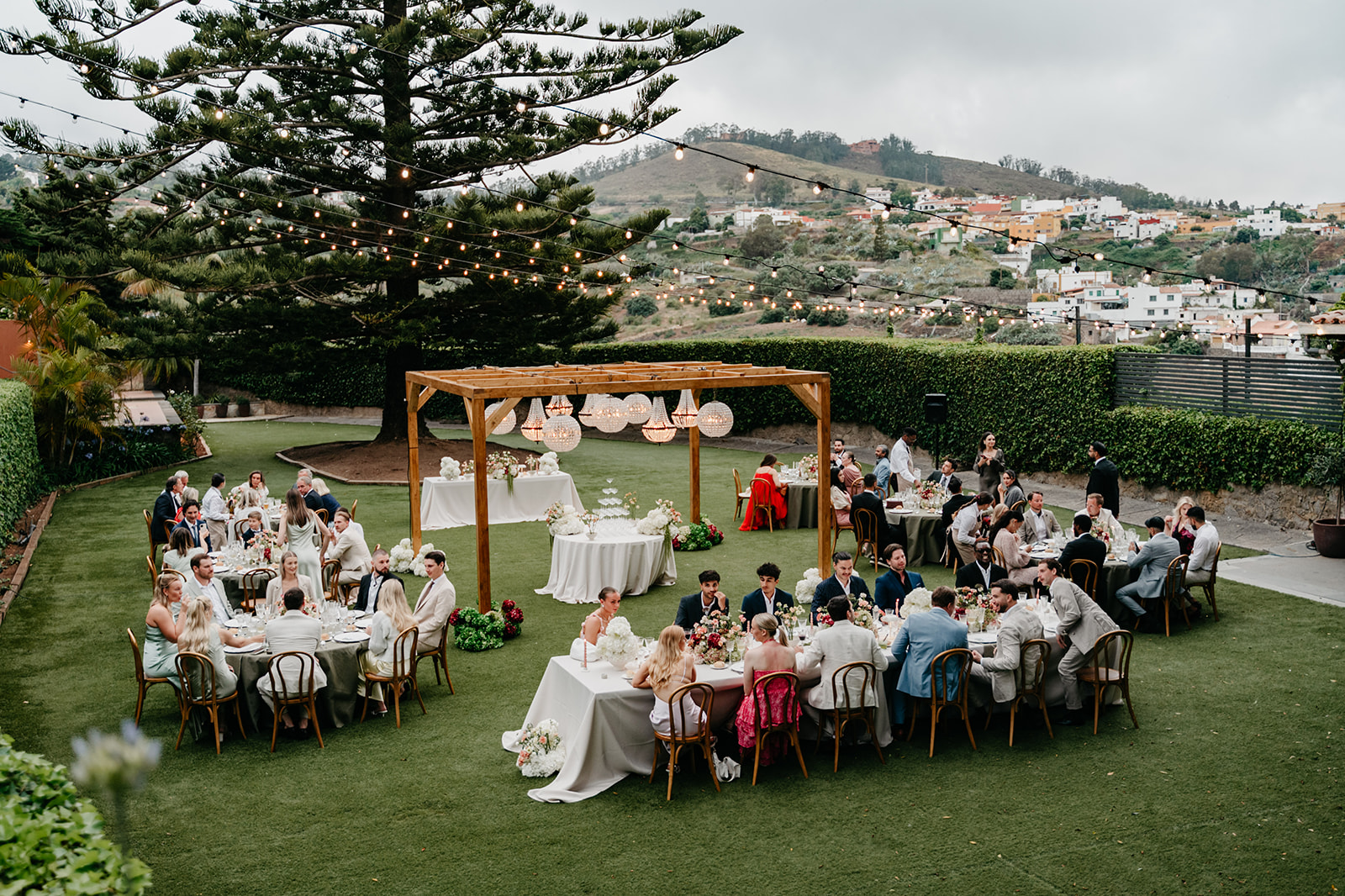 Ceremonia de boda al aire libre frente al mar
